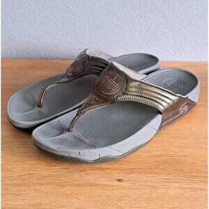 FitFlop Women’s 9 Bronze Patent Walkstar Toe-Post Sandals Slip-On Comfort